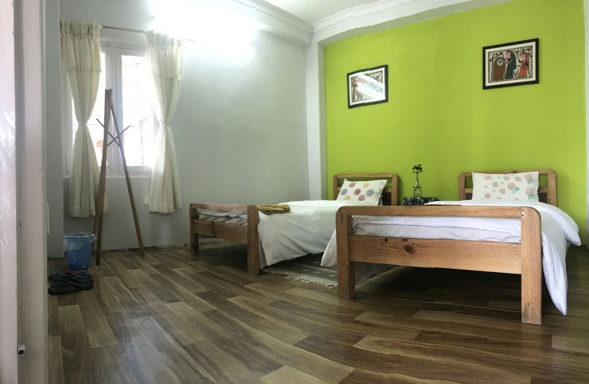 One room(double bed) with kitchen and nice view — photo