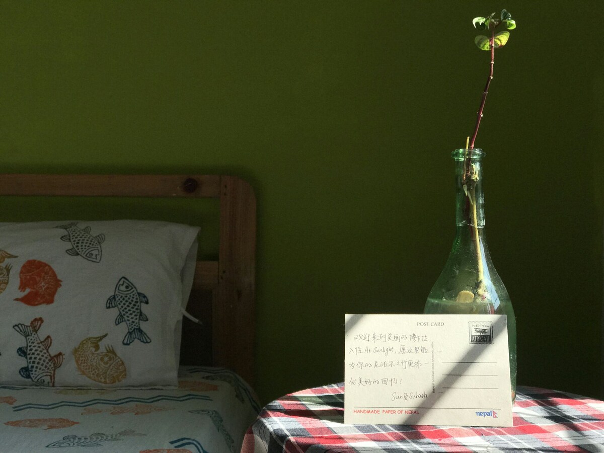 One room(double bed) with kitchen and nice view — photo