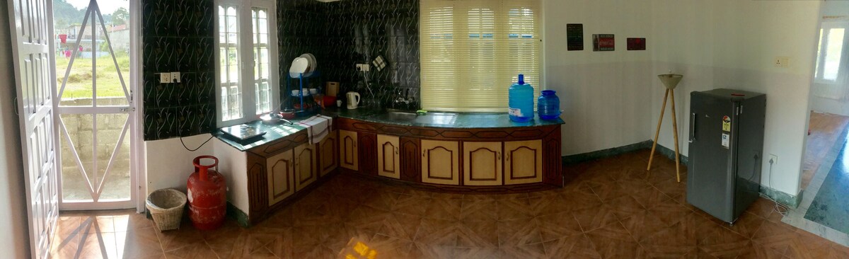 One room(double bed) with kitchen and nice view — photo