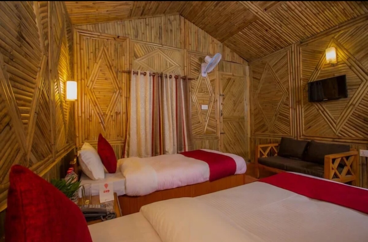 Deluxe Family Suit — photo