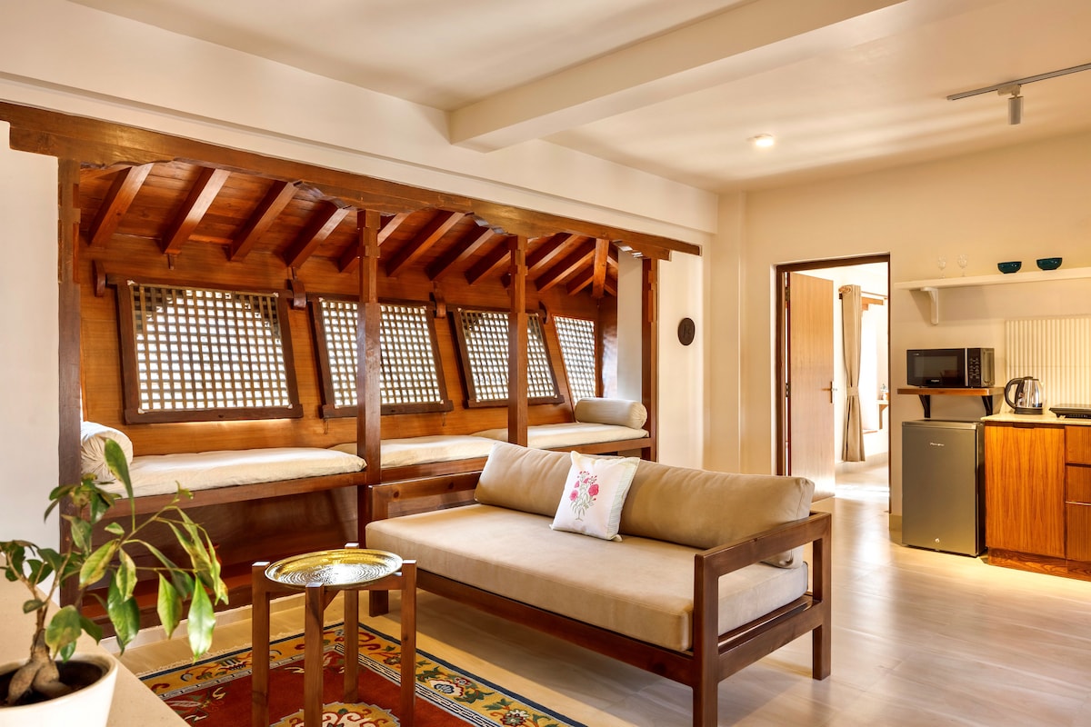 Brand New Museum Inspired Luxury | Ratna Suite — photo