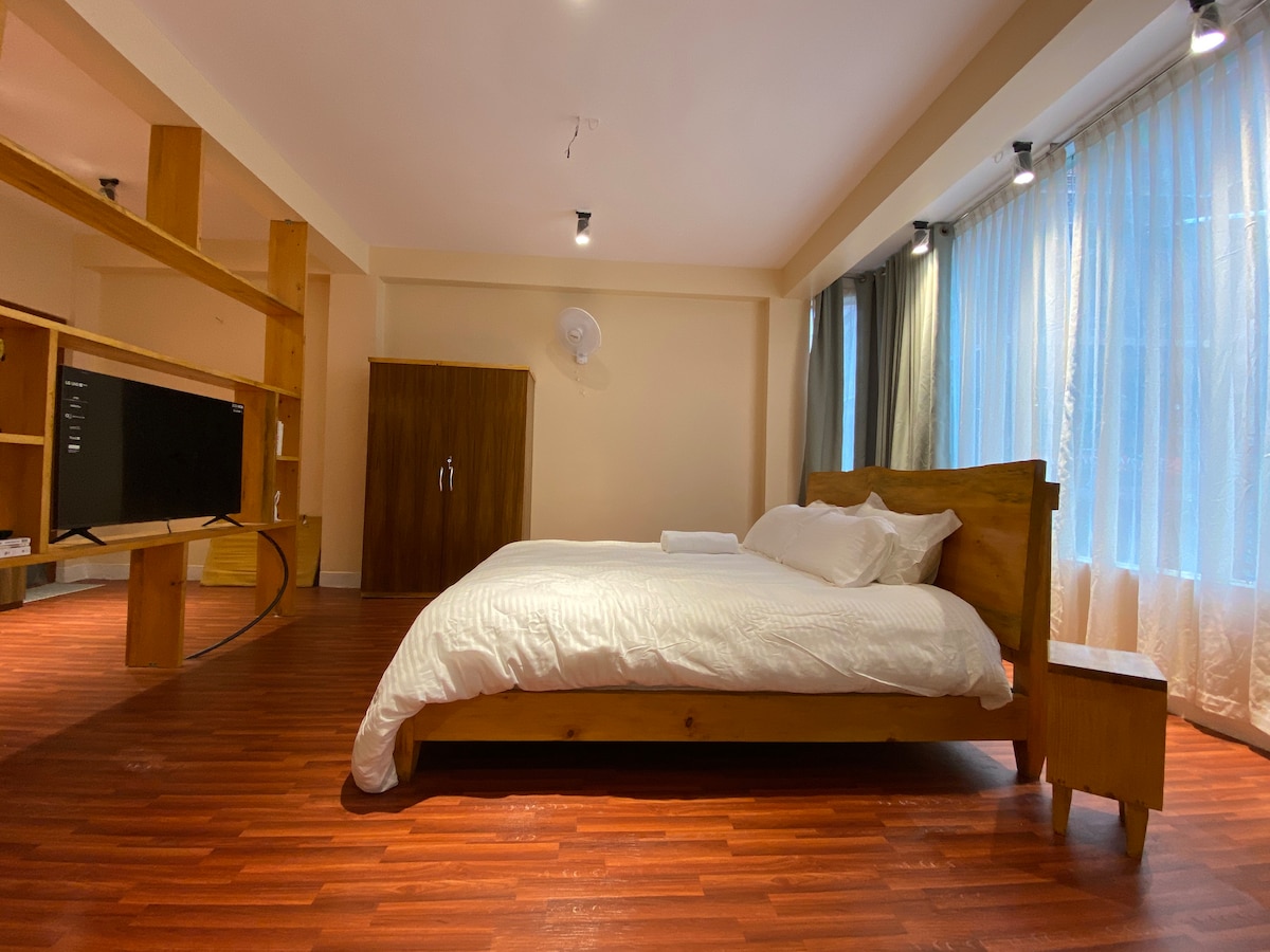 Cozy studio with balcony 750sqft