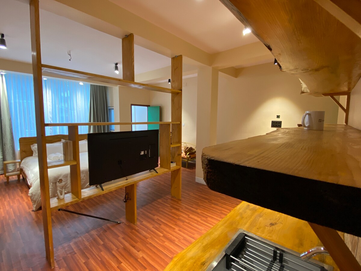 Cozy studio with balcony 750sqft — photo