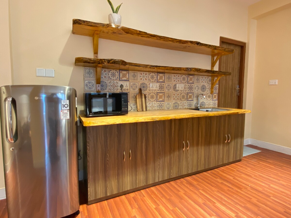 Cozy studio with balcony 750sqft — photo