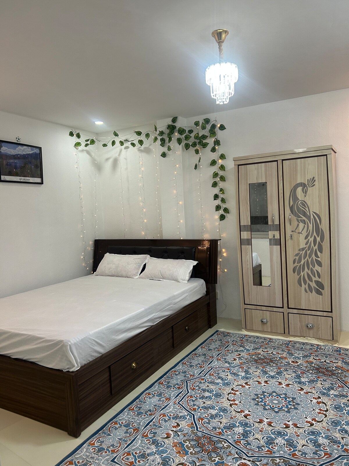 Cozy Room with Stunning Nightview Rooftop! — photo