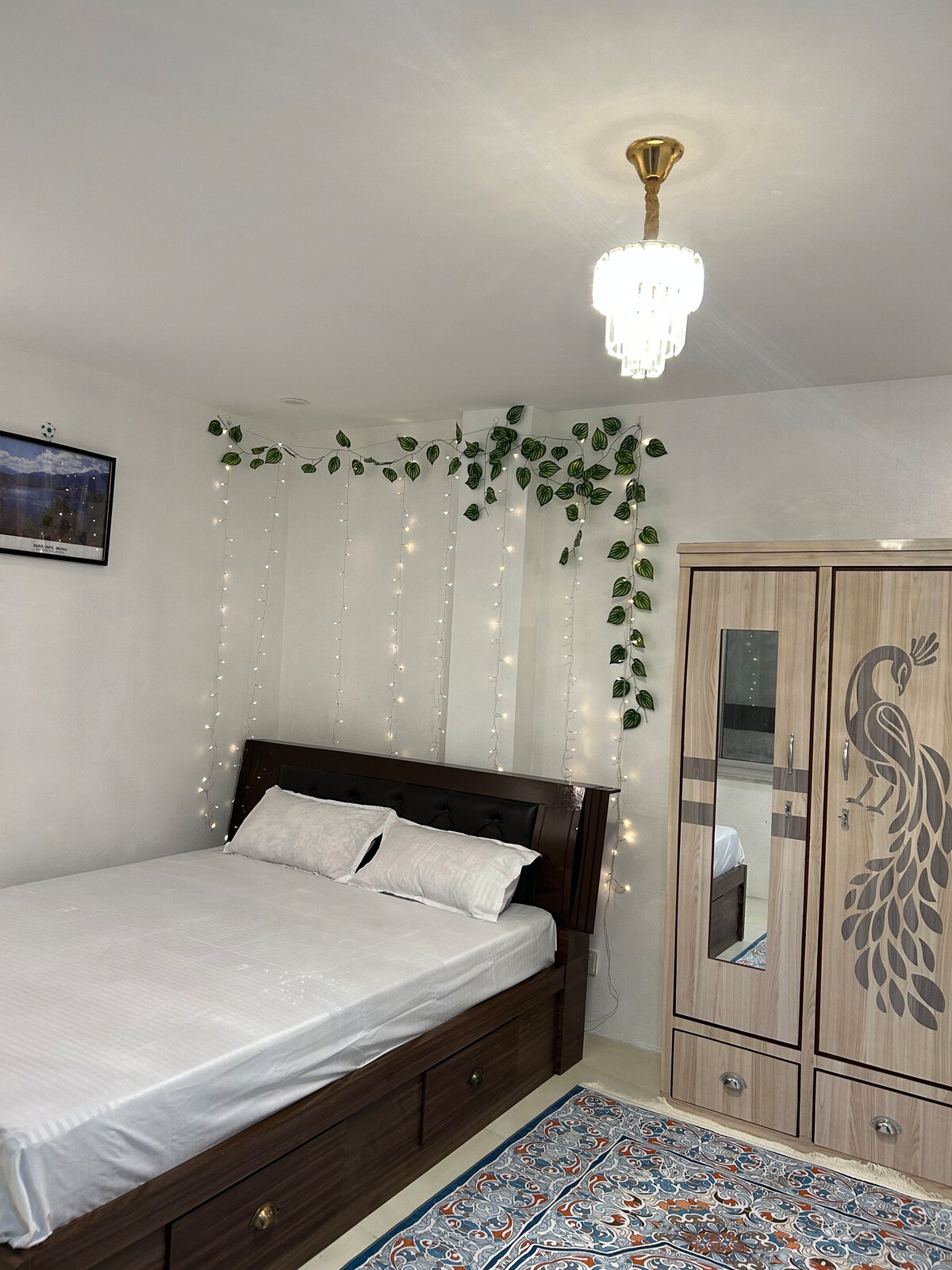 Cozy Room with Stunning Nightview Rooftop! — photo