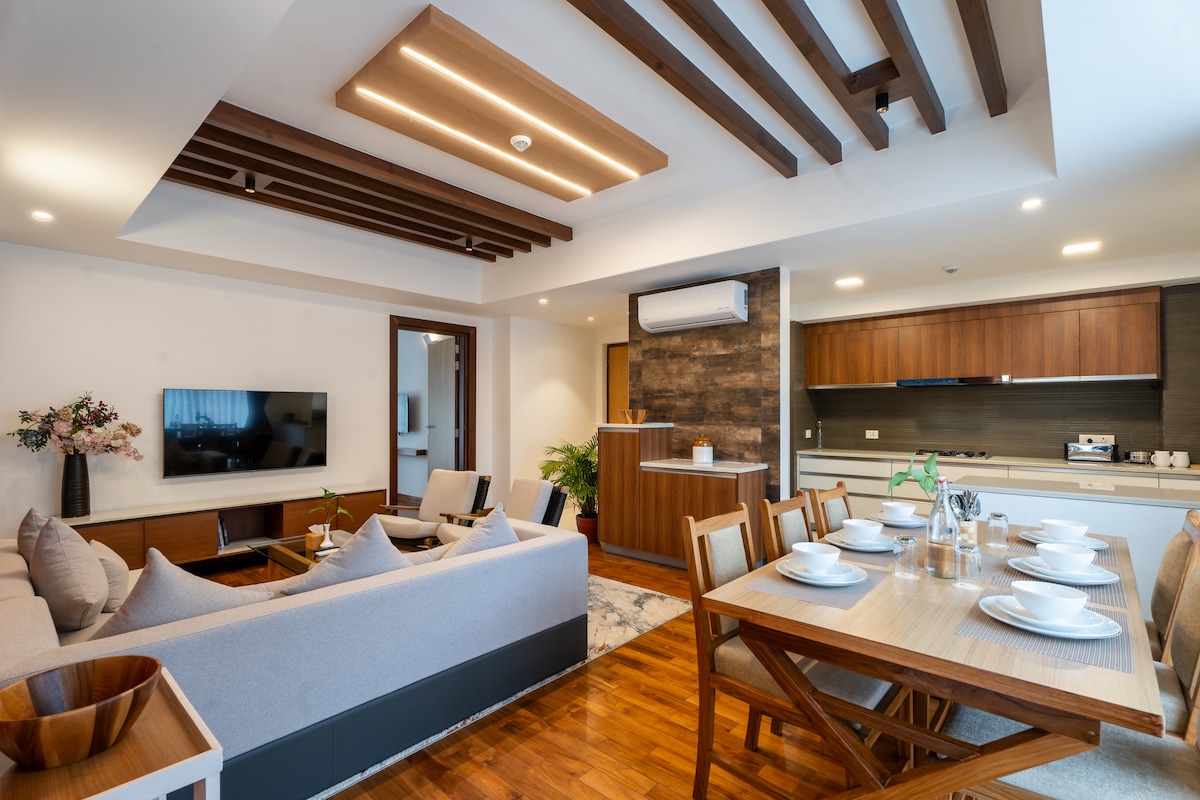 𝐀𝐓𝐈𝐓𝐇𝐈 𝐒𝐔𝐈𝐓𝐄𝐒
(Corporate Suite) — photo