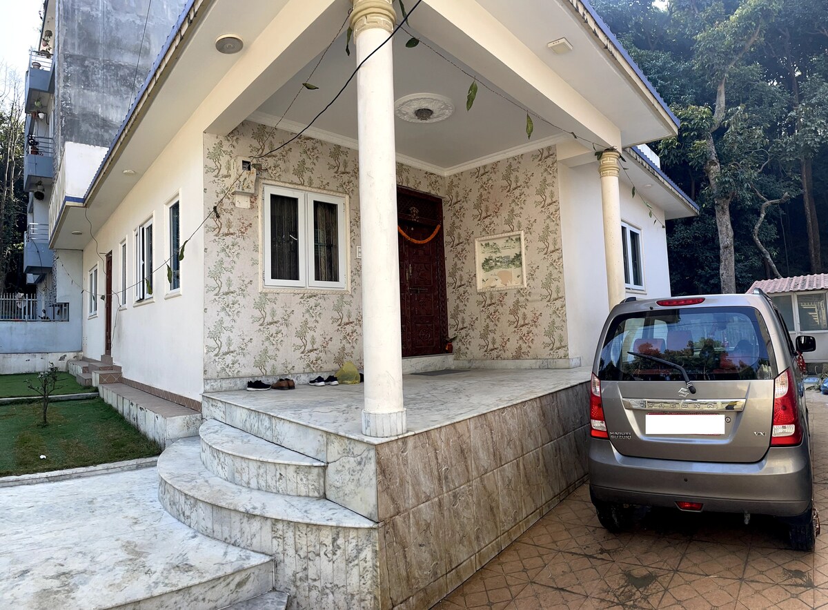 Jungle Haven: Nil Barahi Retreat — photo