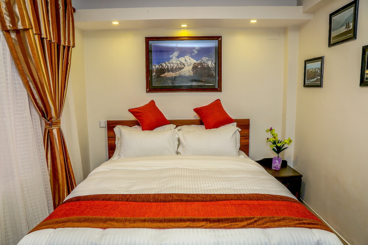Luxurious  Double bed with Breakfast @ 24$