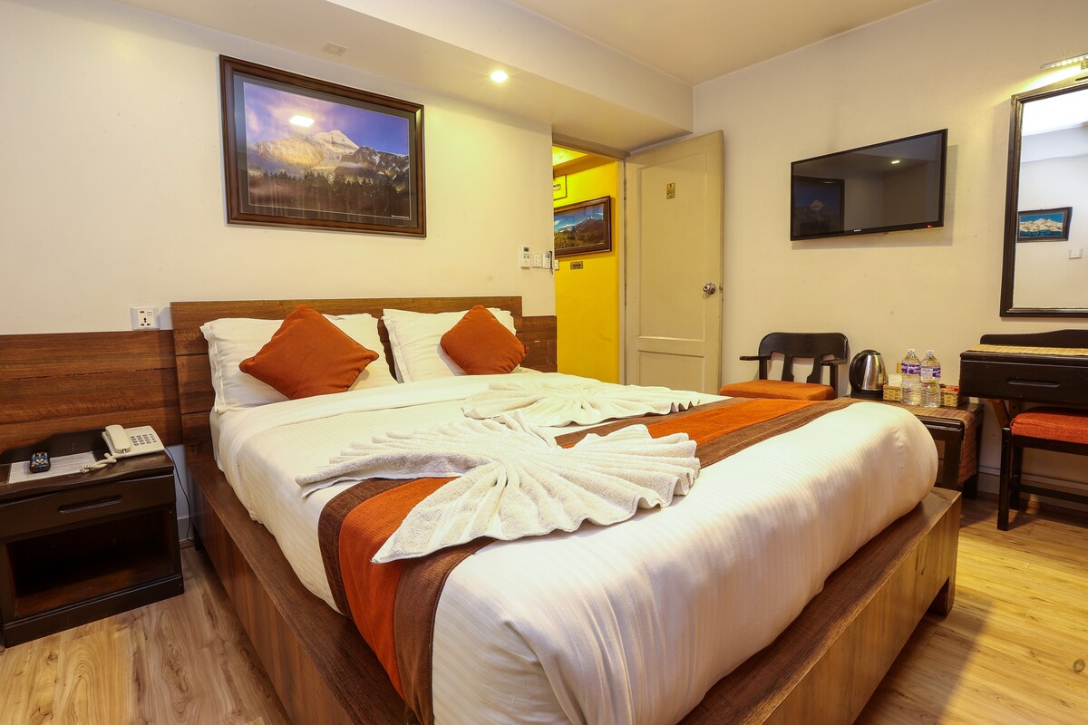 Luxurious  Double bed with Breakfast @ 24$ — photo
