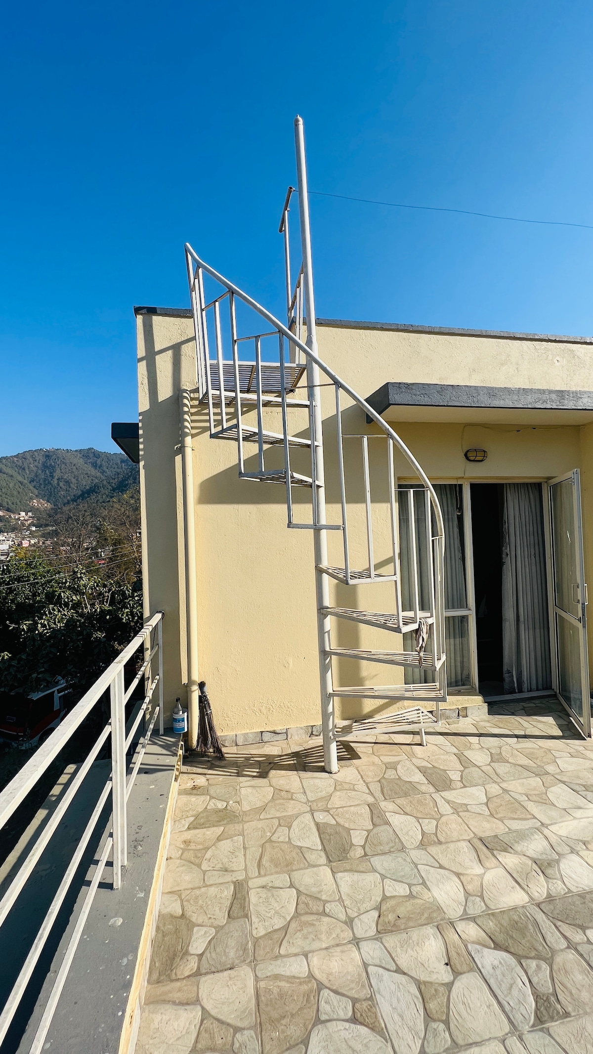 Fully furnished semi bungalow — photo