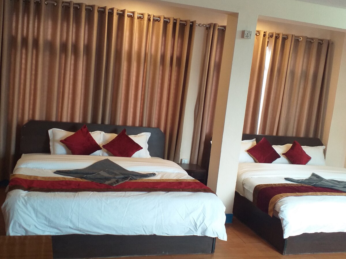 Deluxe bedroom with private bathroom