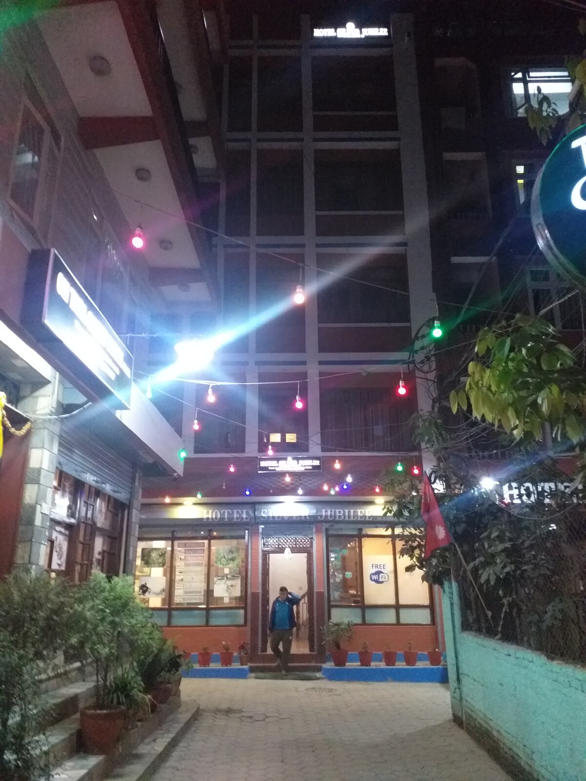 Deluxe bedroom with private bathroom — photo