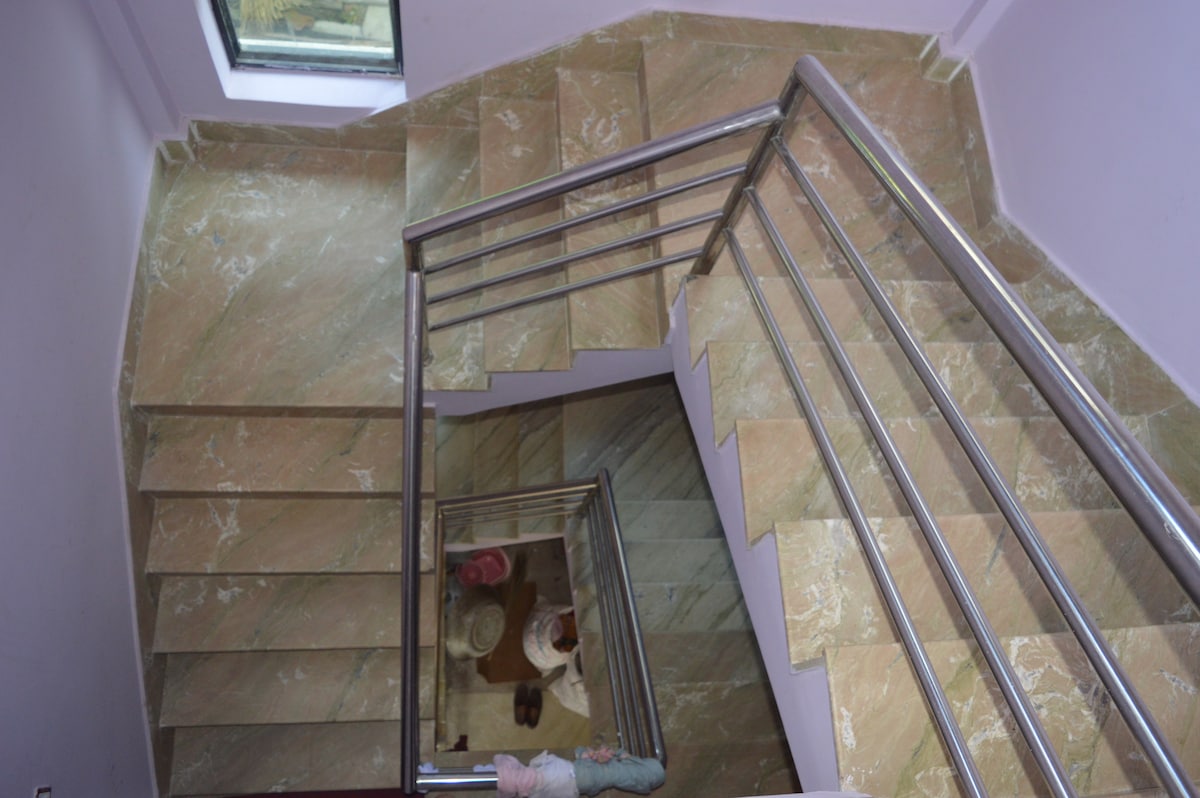 Kathmandu Heaven with bed and tipical Local b/f — photo