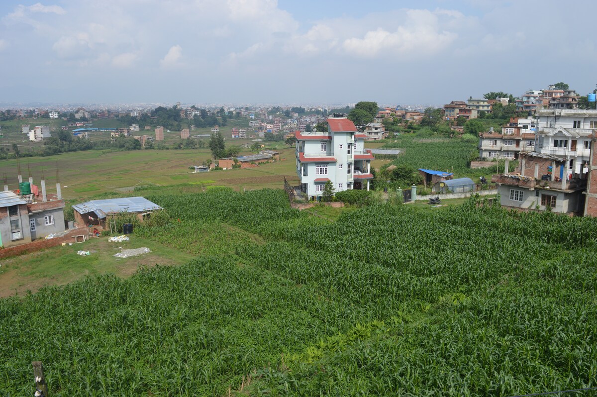 Kathmandu Heaven with bed and tipical Local b/f — photo