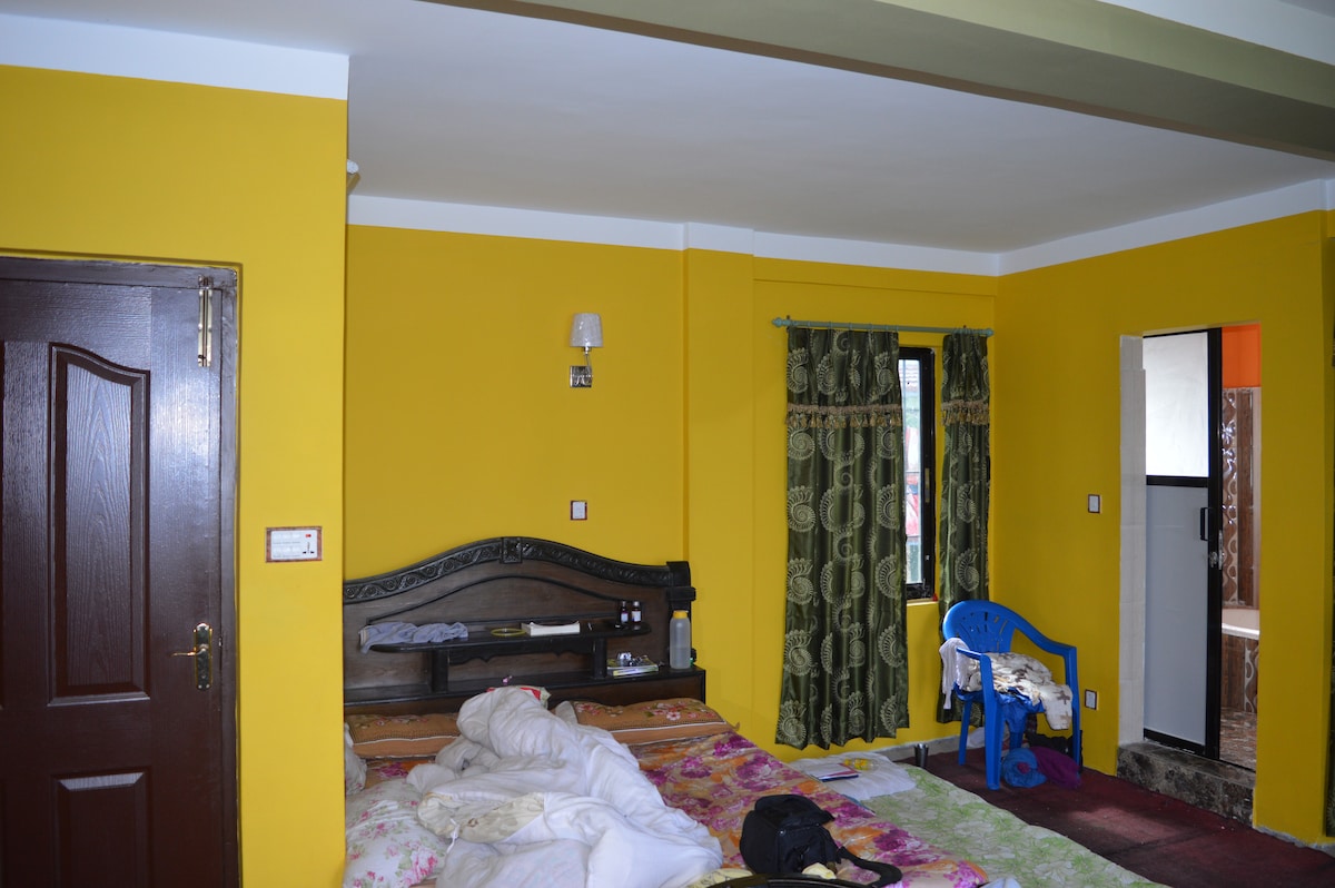 Kathmandu Heaven with bed and tipical Local b/f — photo