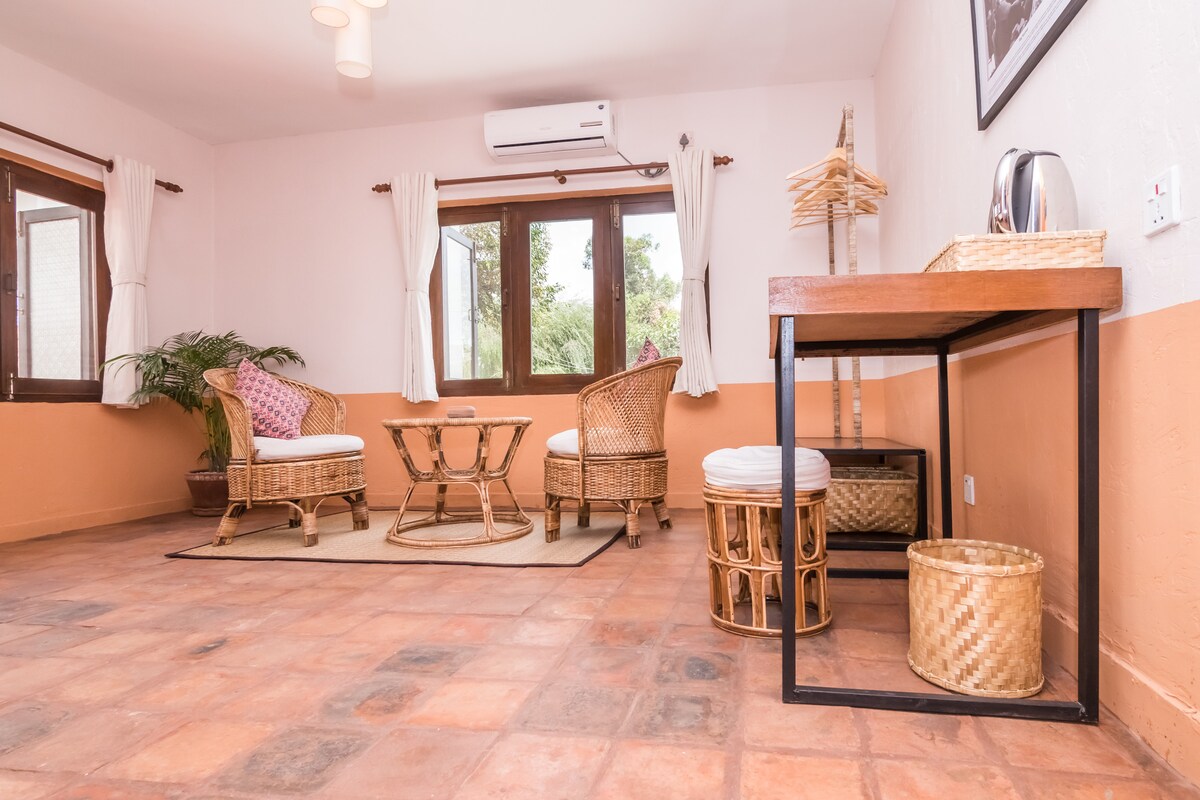 Madal Themed Room with Breakfast