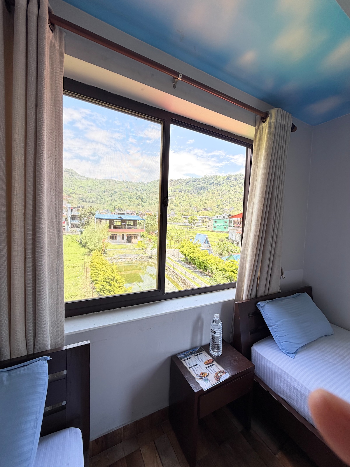 Budget Stay Twin Beds Lakeside Pokhara — photo