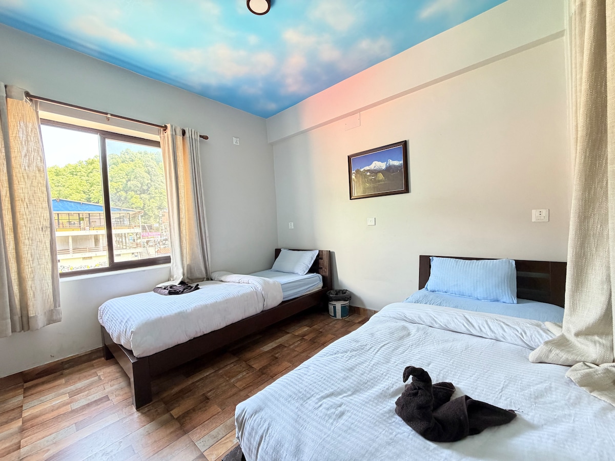Budget Stay Twin Beds Lakeside Pokhara — photo