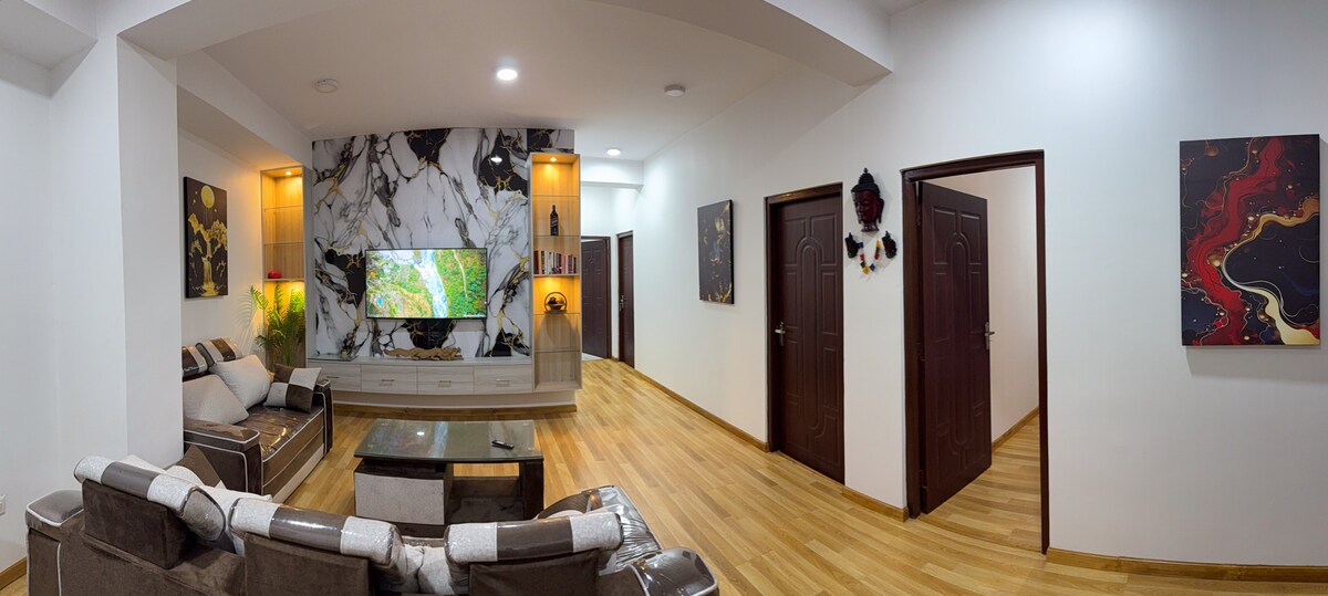 The Crazy's Apartment — photo