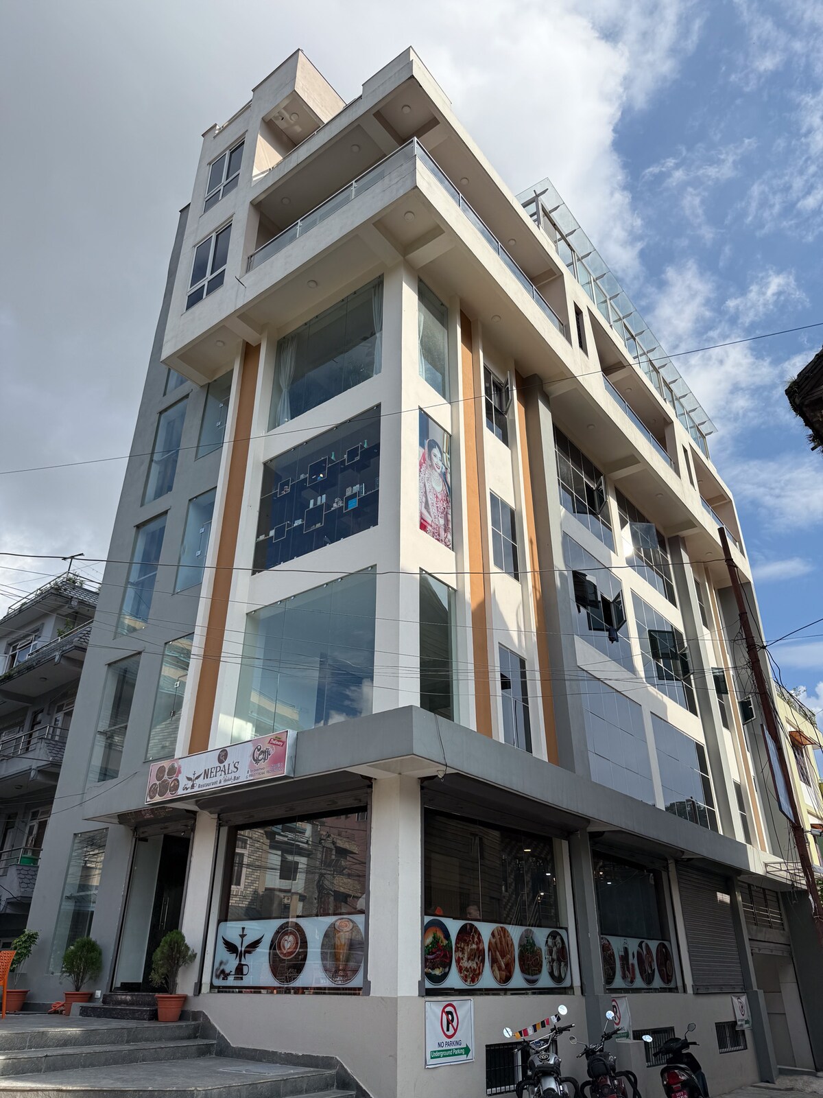 The Crazy's Apartment — photo