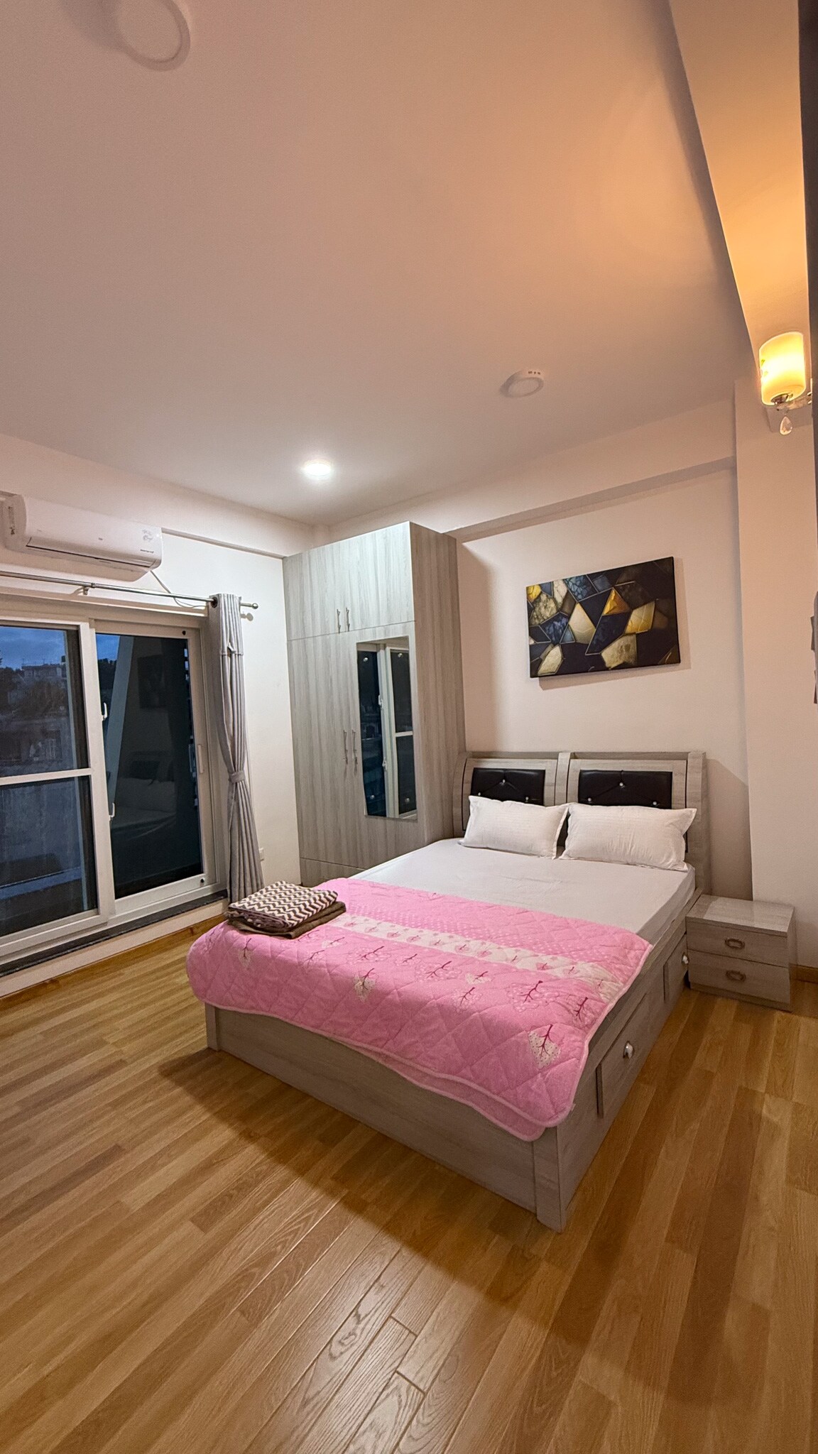 The Crazy's Apartment — photo