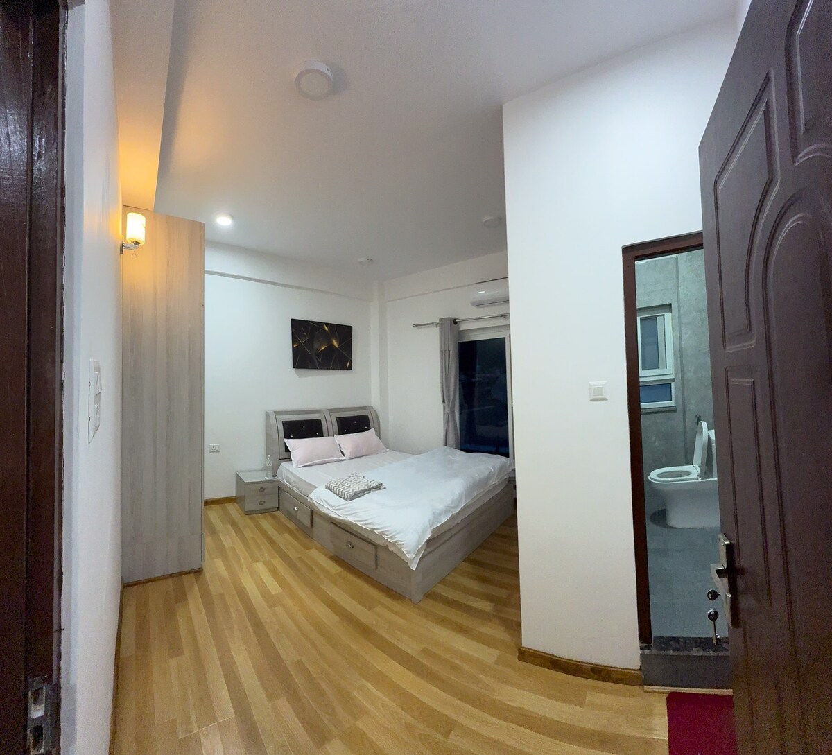 The Crazy's Apartment — photo