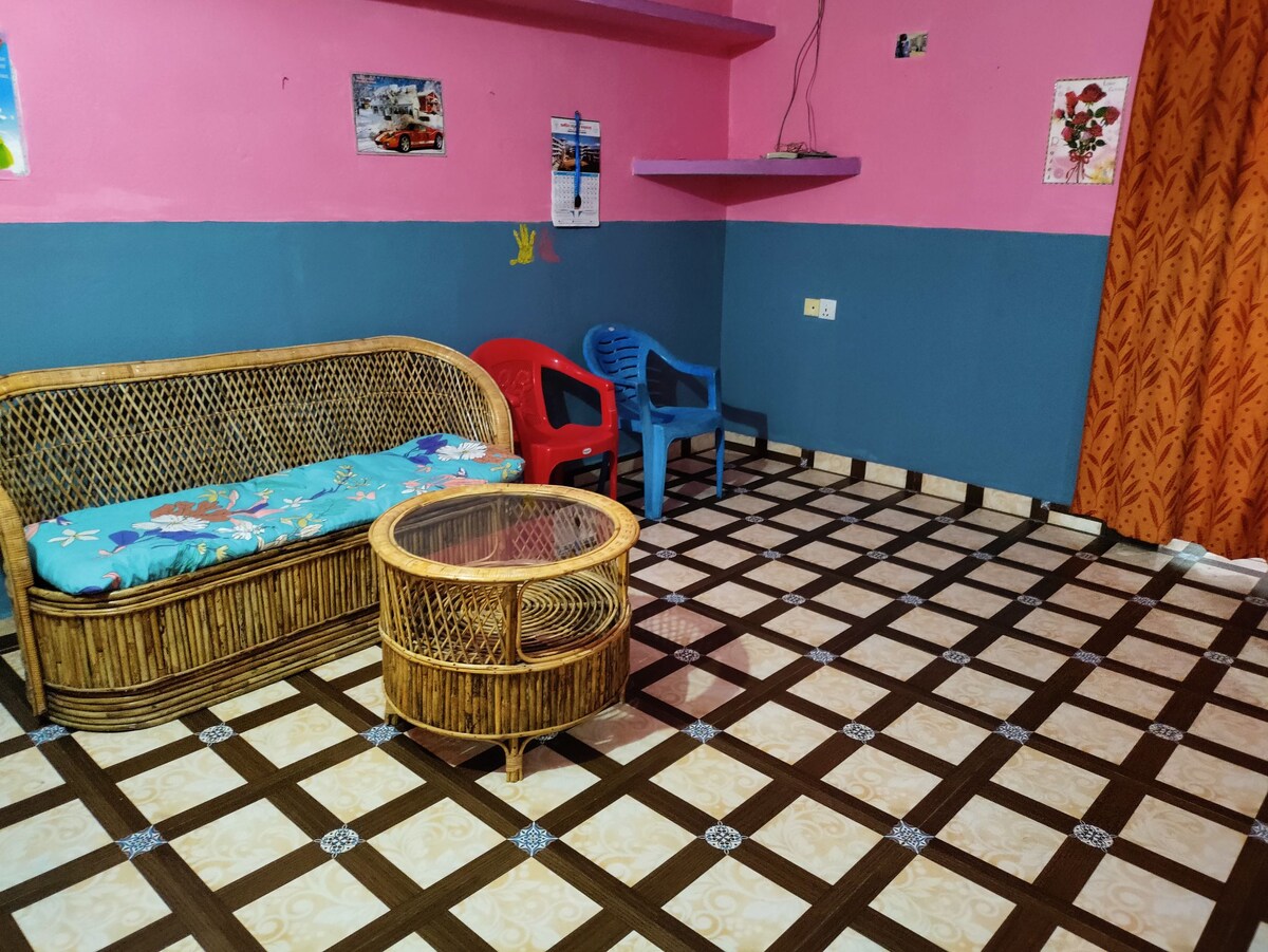 Lovely 2 bedroom, kitchen and sitting with parking