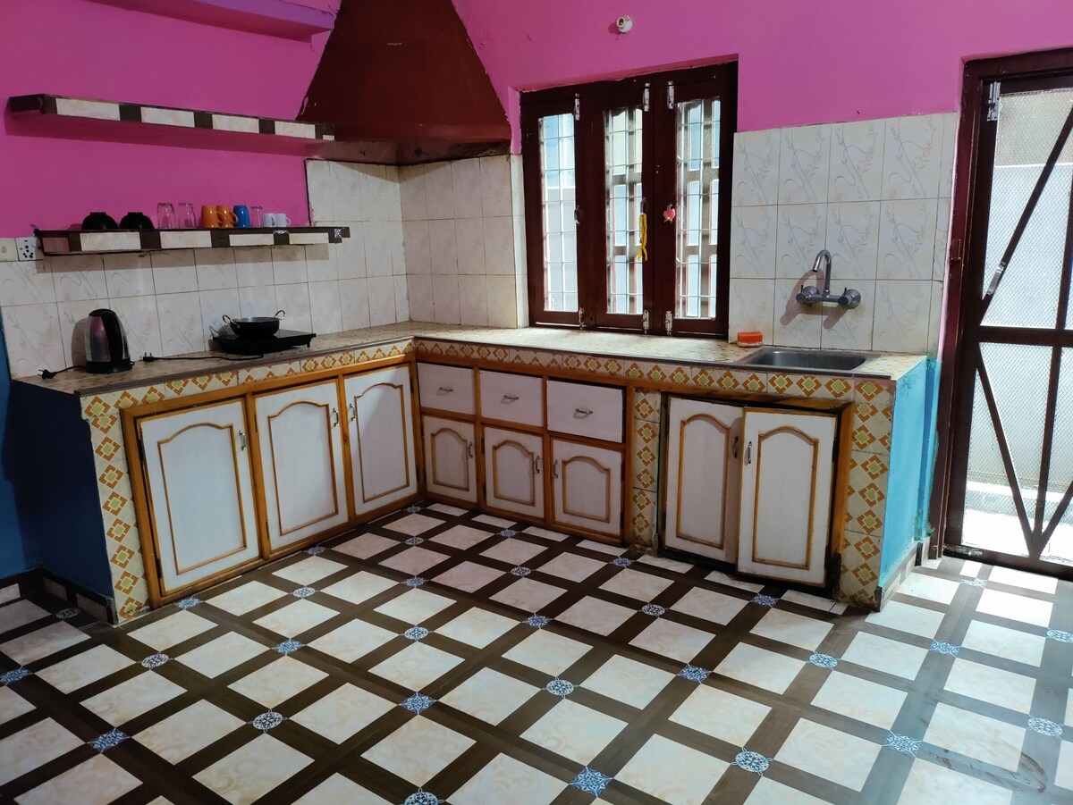 Lovely 2 bedroom, kitchen and sitting with parking — photo