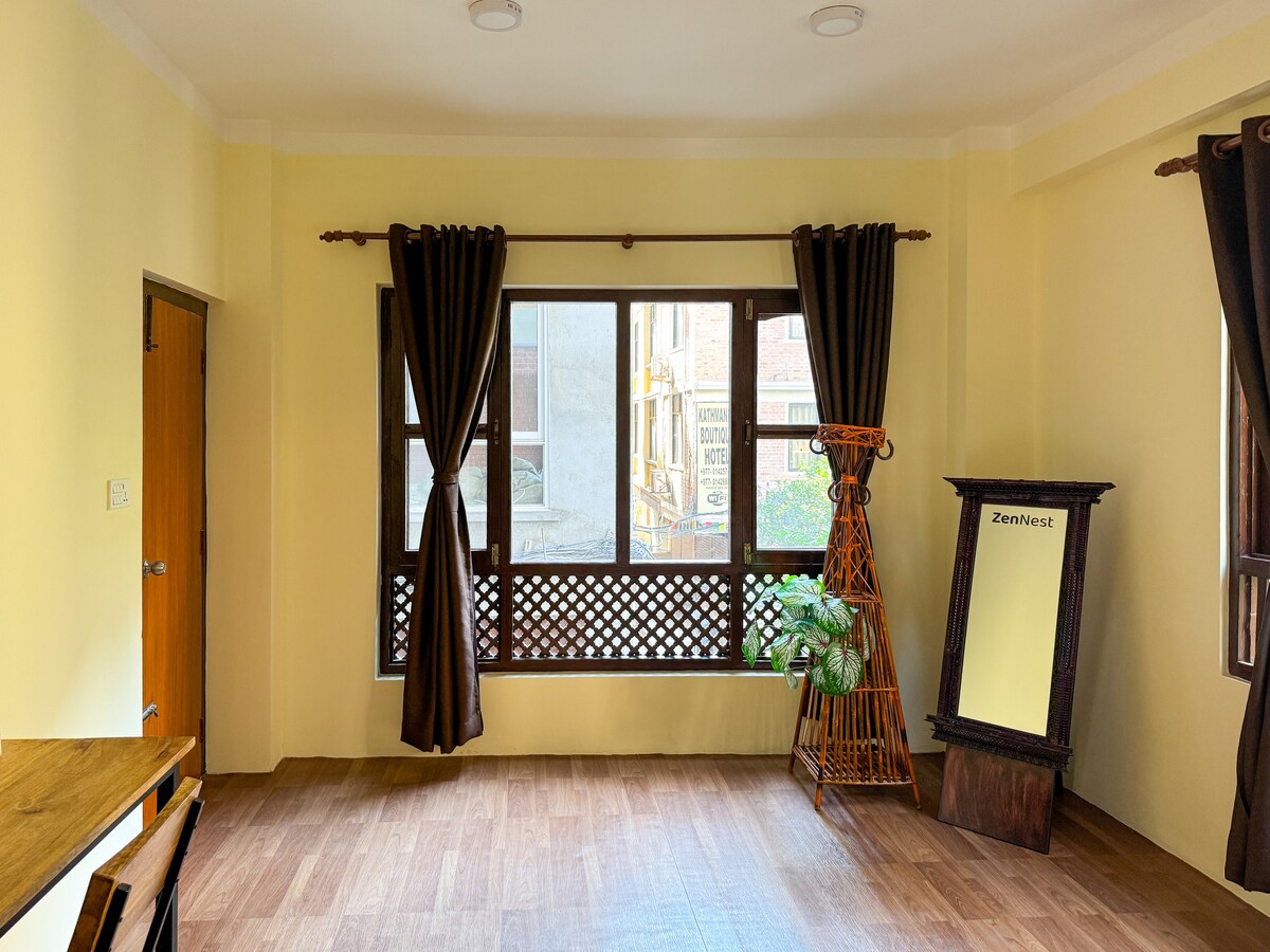 Cozy Queen Bed Room near Thamel, attached bathroom — photo