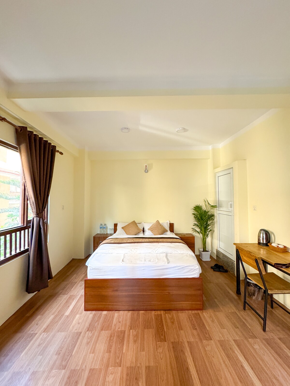 Cozy Queen Bed Room near Thamel, attached bathroom — photo