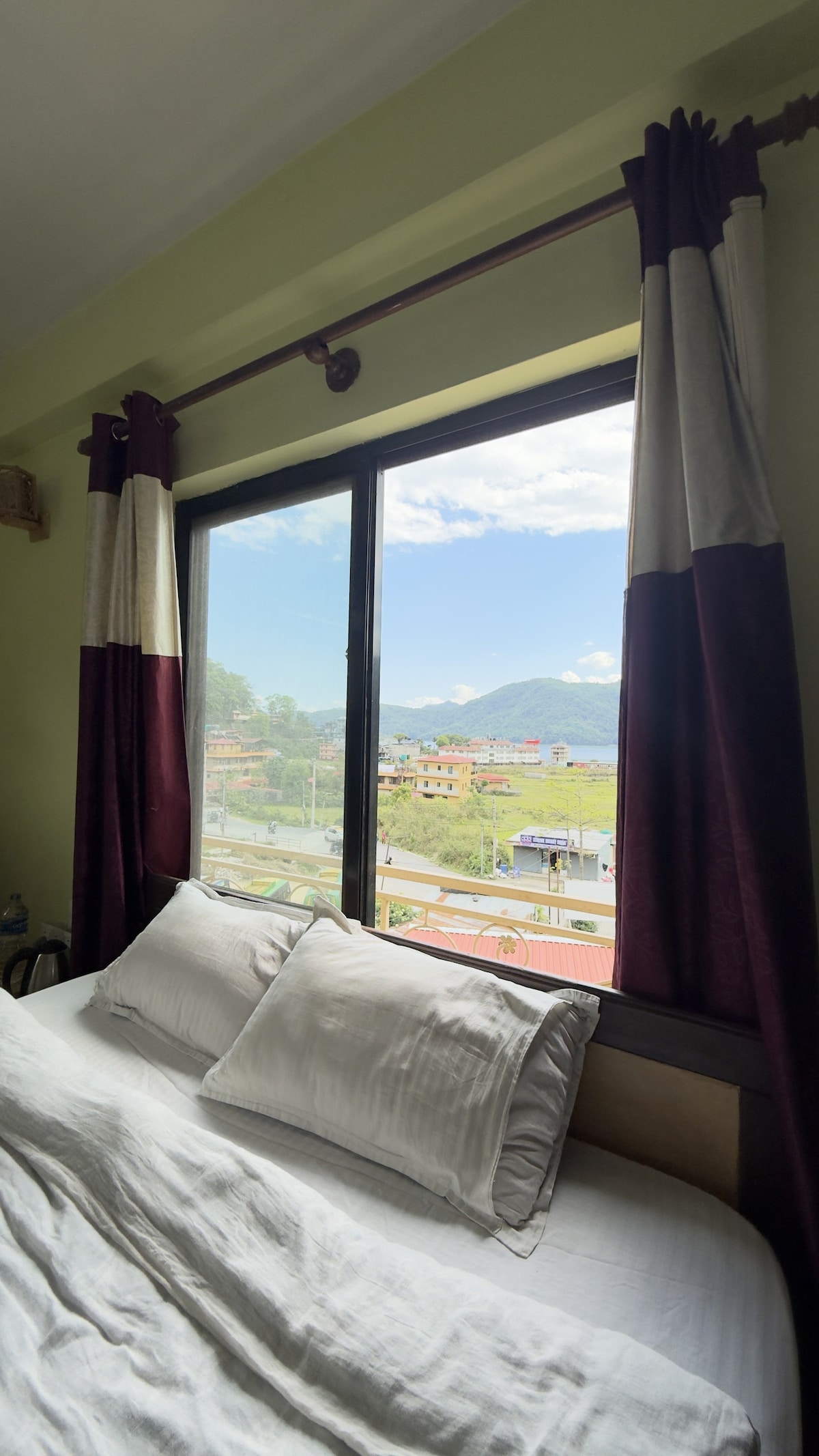 Private Room w/ Bathroom & Fridge — photo