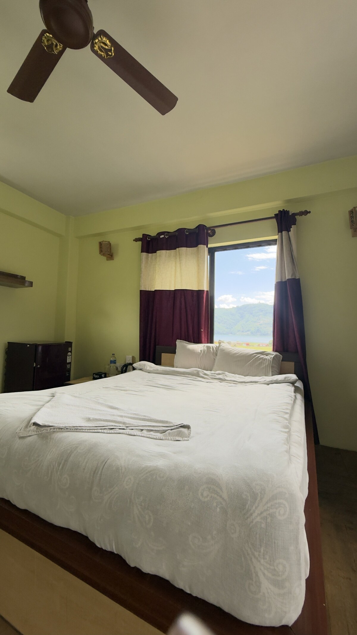 Private Room w/ Bathroom & Fridge — photo