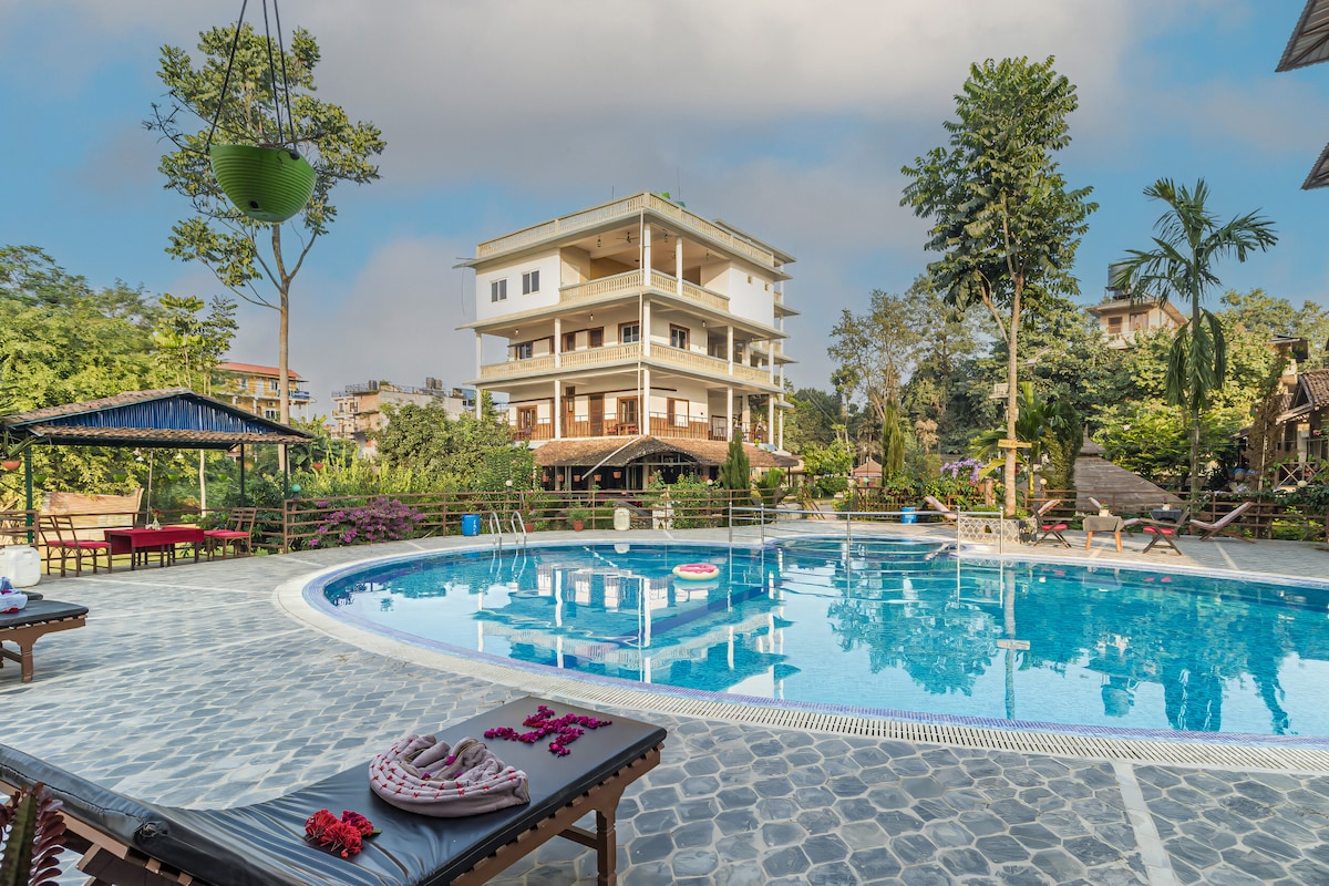 Hotel Riverside with Swimming Pool