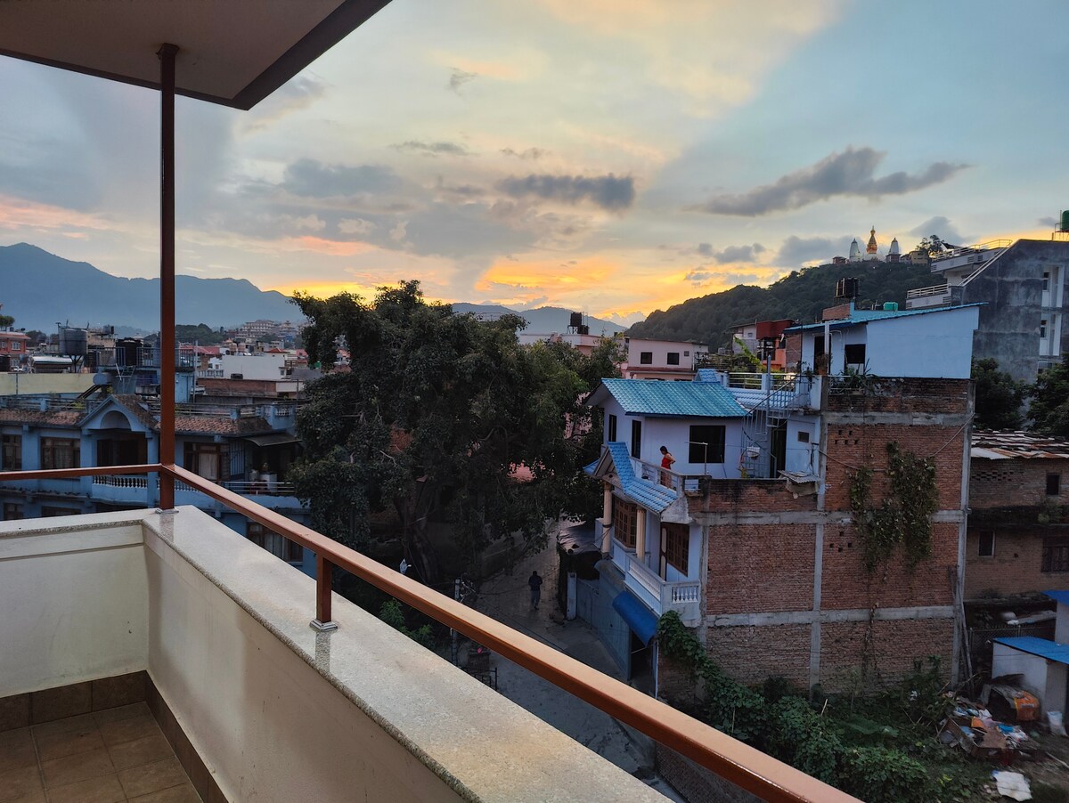 Swayambhu, Tergar & Benchen Monastery View room — photo