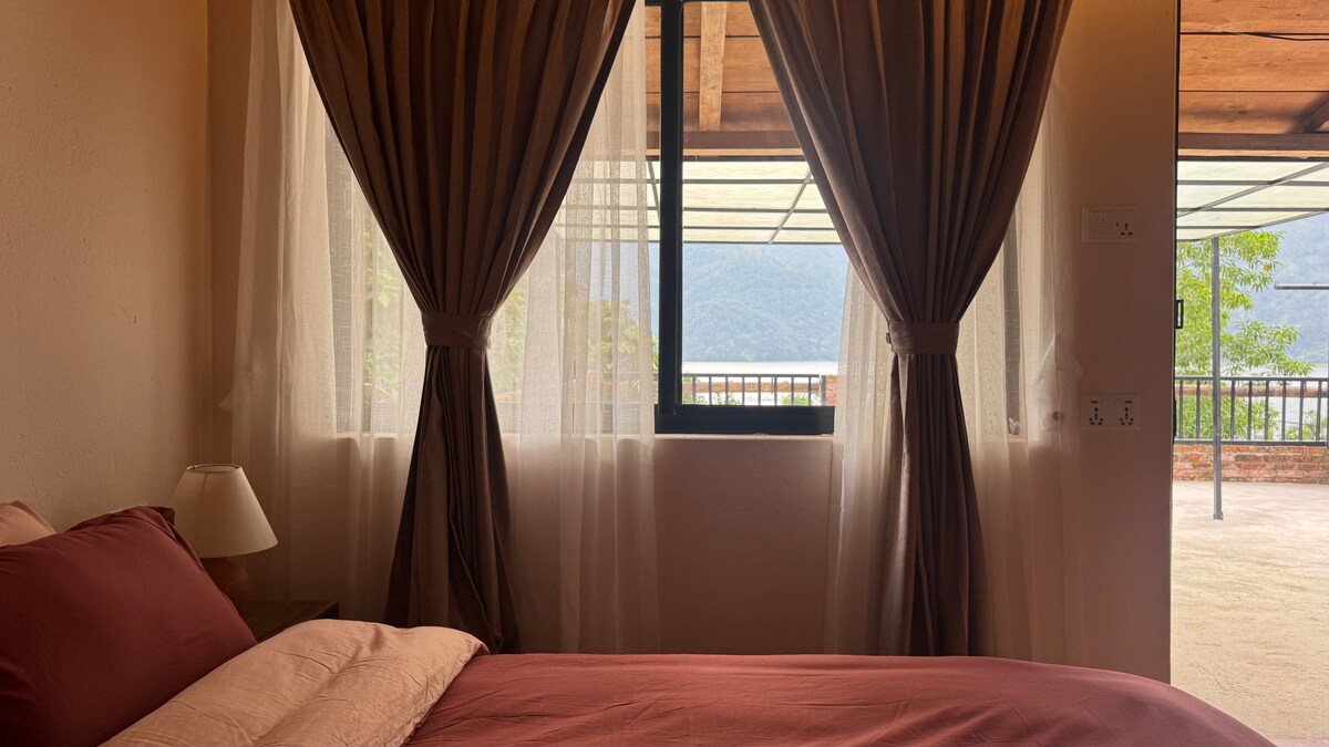 Jardin Homes – The Loft | Lake Views & Garden — photo