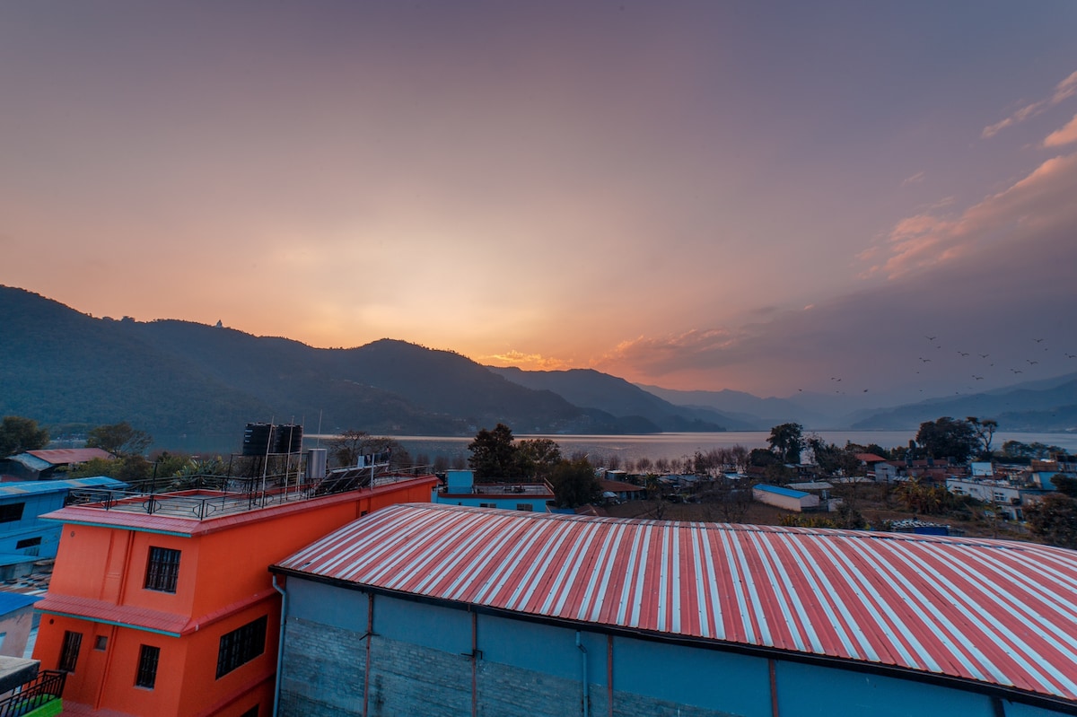 Lakeside rooftop paradise