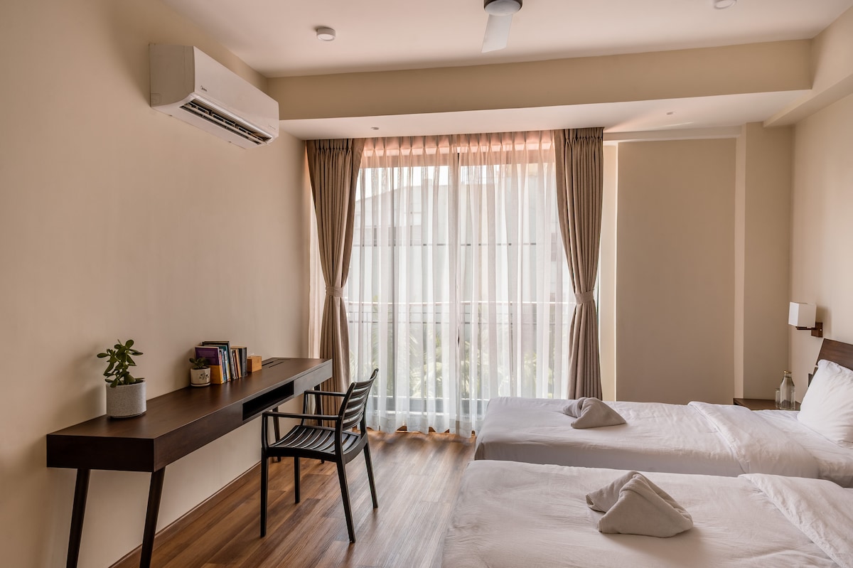 Lhotse Room at Karwaan Bed and Breakfast (Suite)