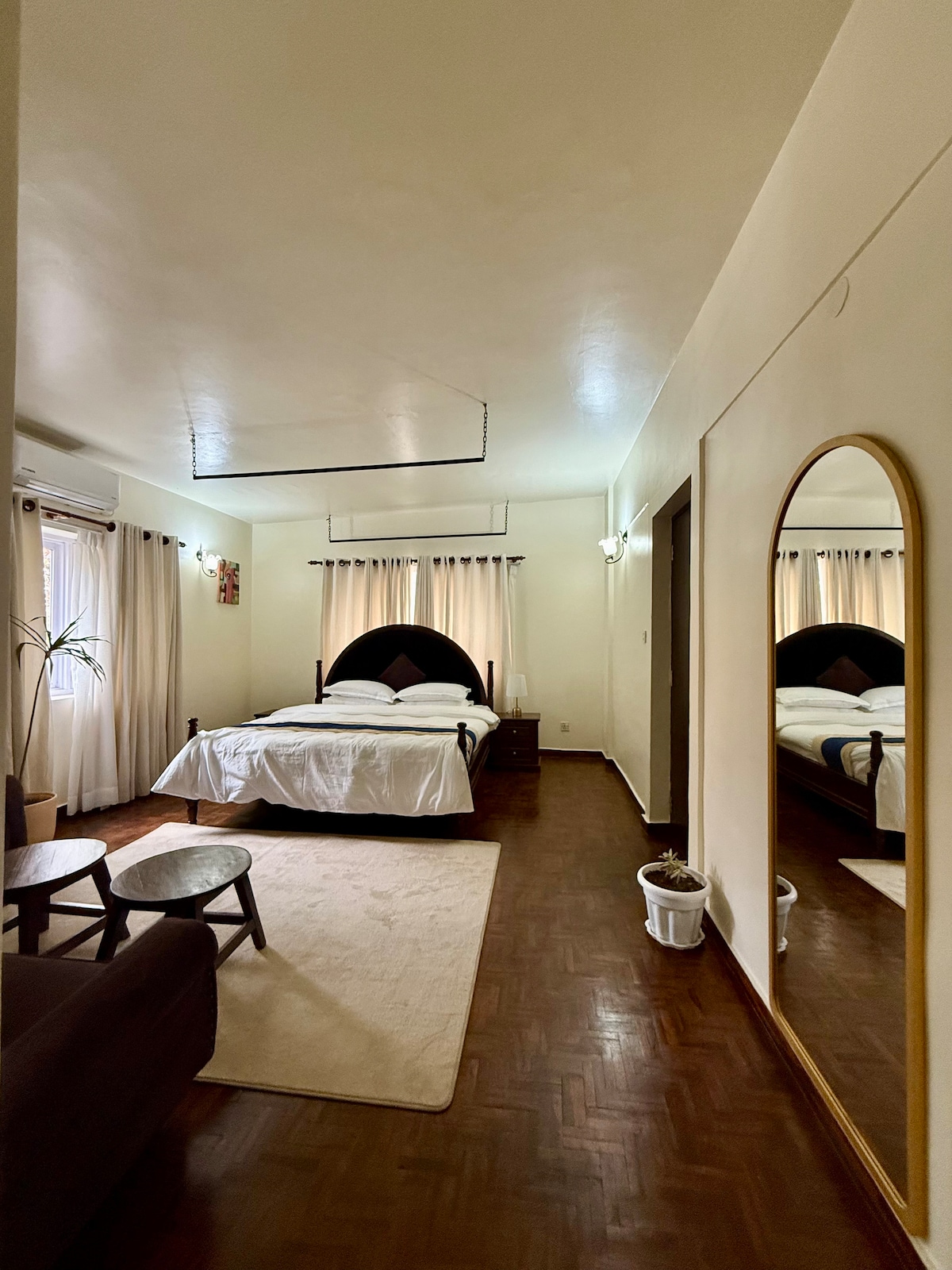 royal palace (fountain) — photo