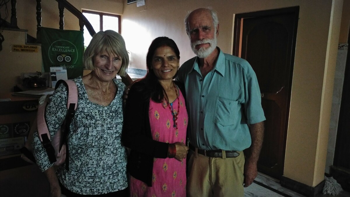 Spacious Room-Amazing Location at Hotel Diplomat — photo