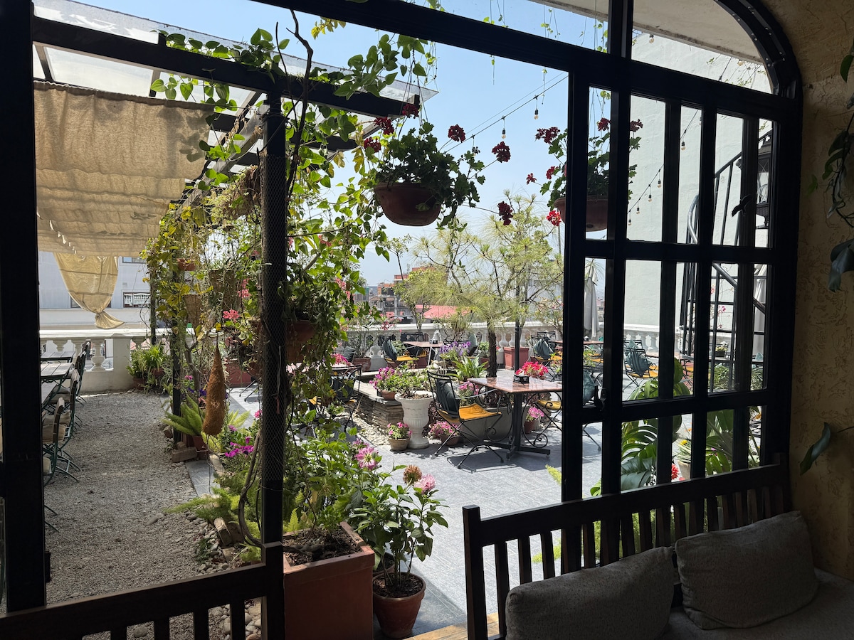 Thamel, Kathmandu Studio Apartment — photo