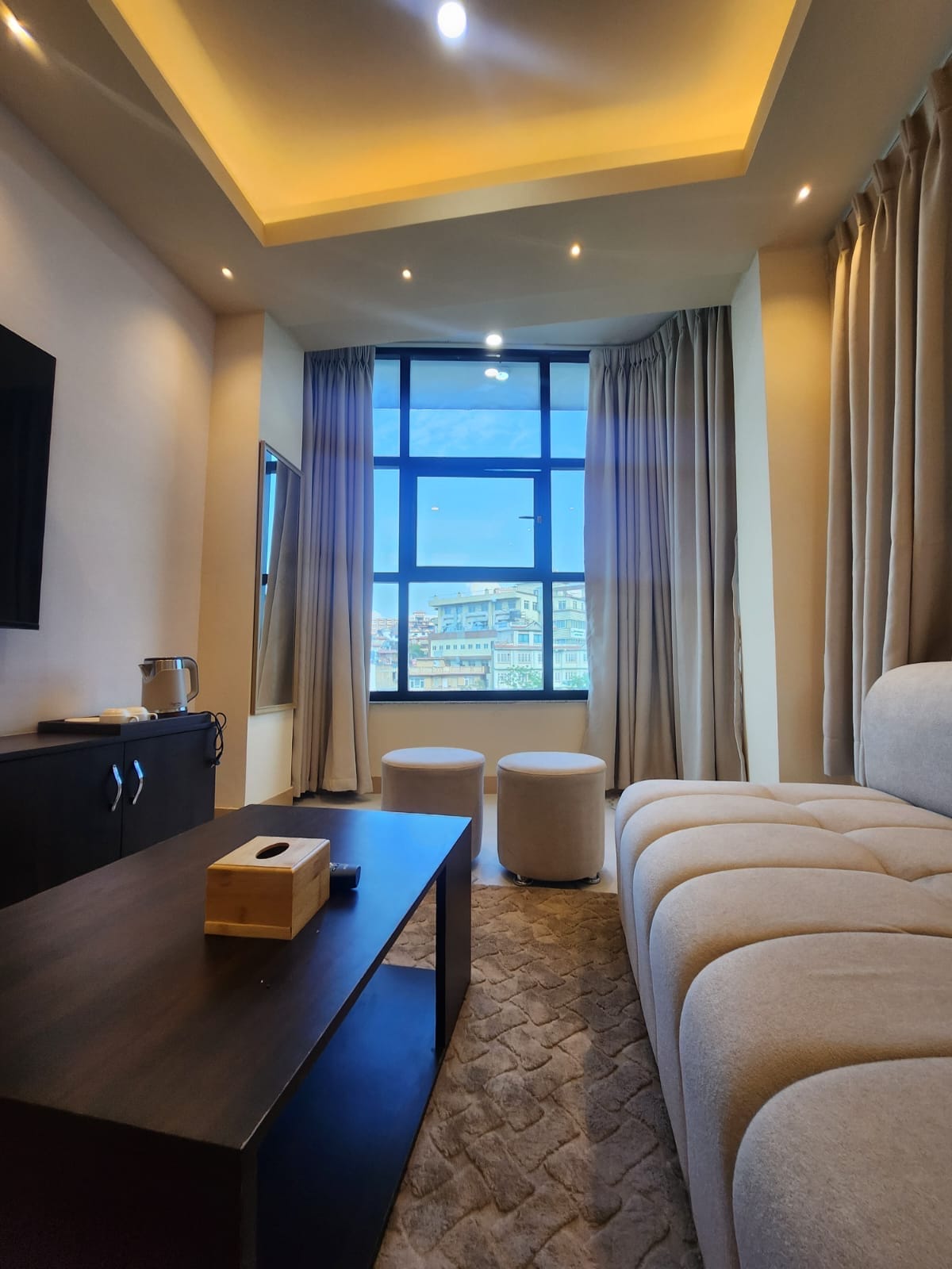 Contemporary suite with large window city view — photo