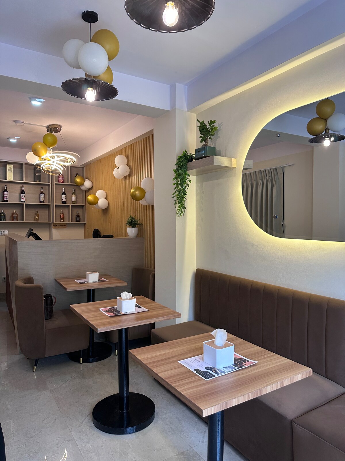 Contemporary suite with large window city view — photo