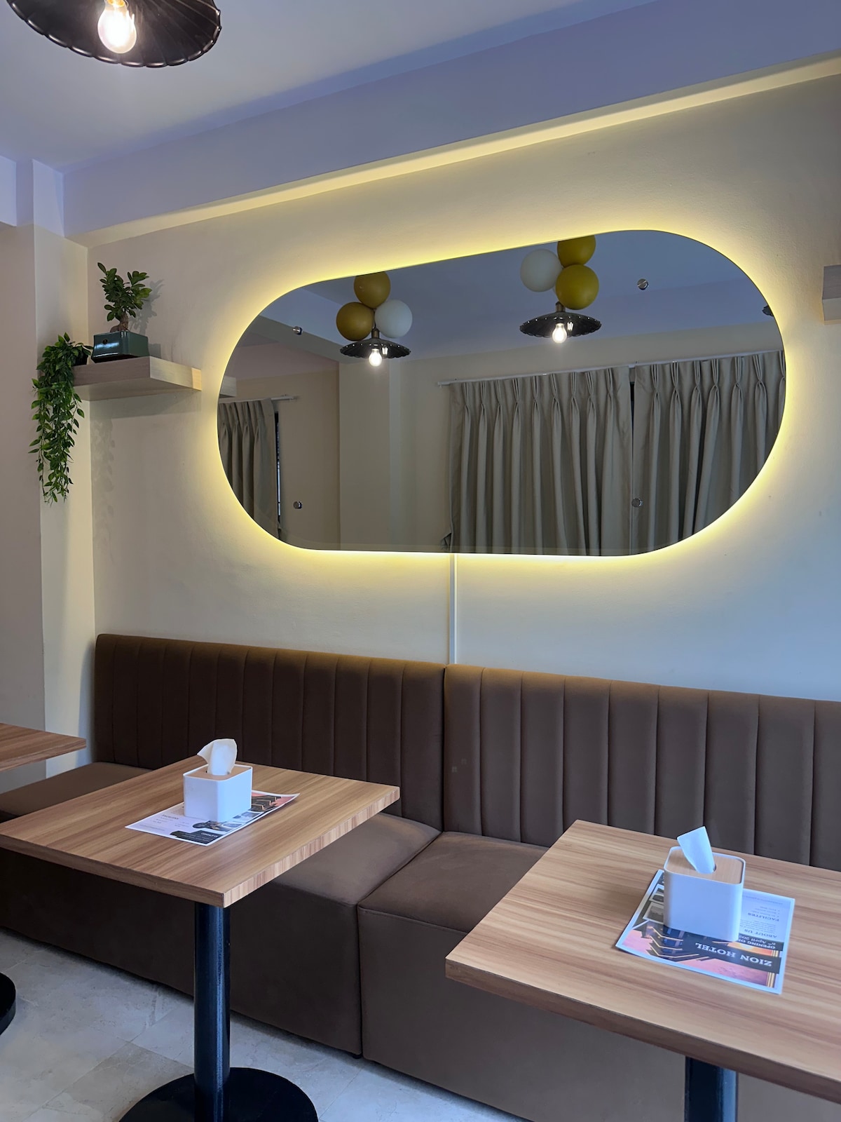 Contemporary suite with large window city view — photo