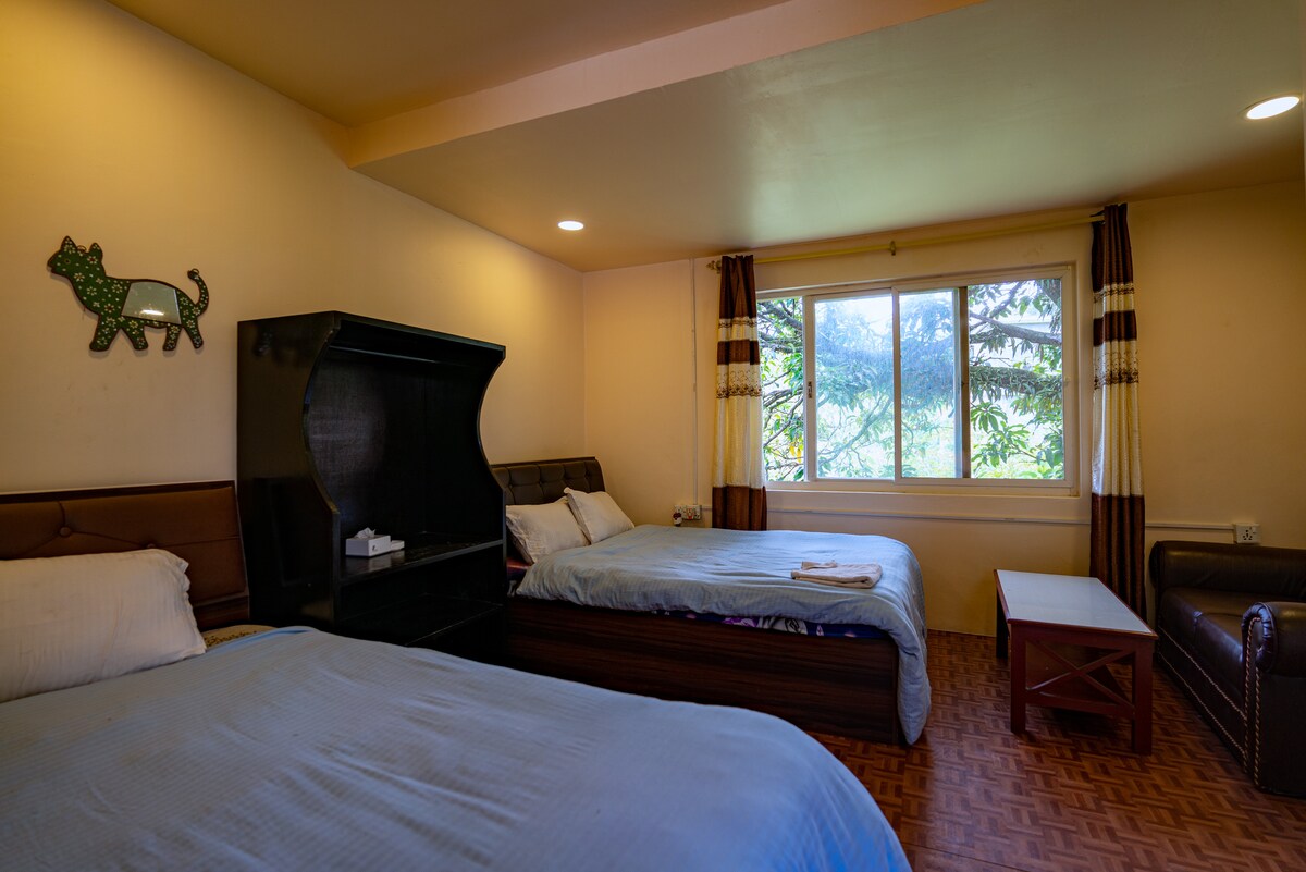 Your holiday : Hostel and Hotel with resturant — photo