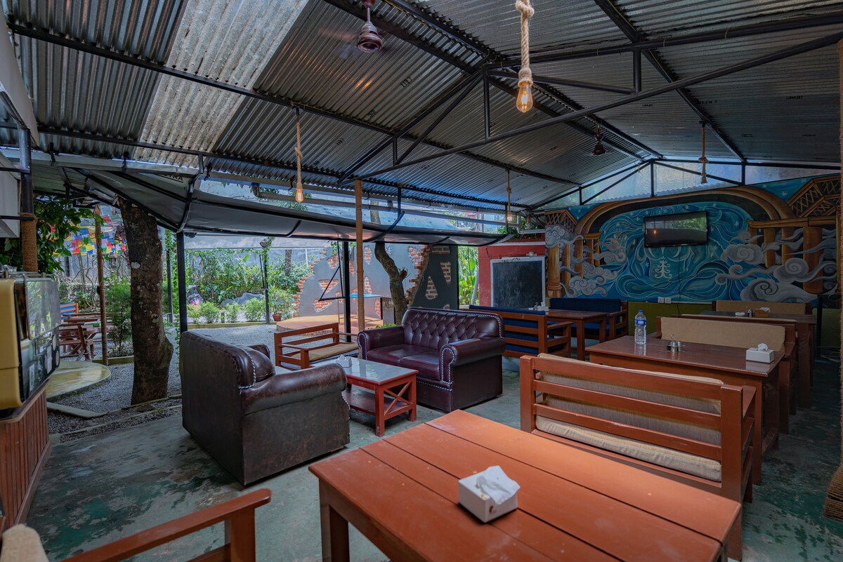 Your holiday : Hostel and Hotel with resturant — photo