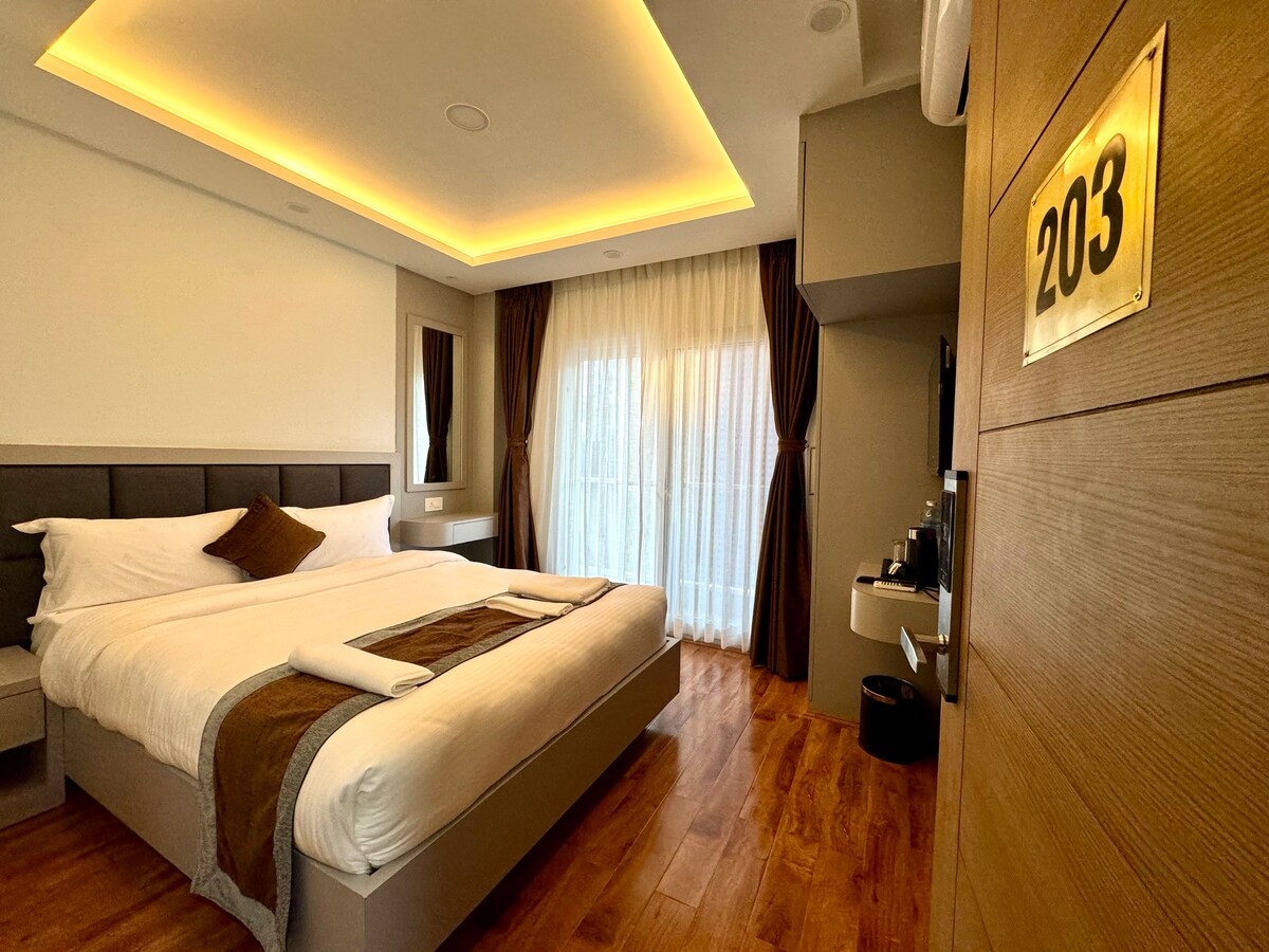 Hotel Alleyway Express