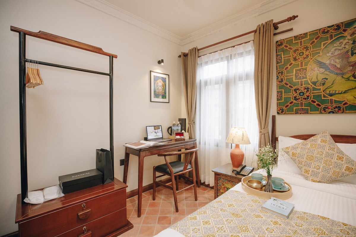 SUPER HOST | Chic Queen Size Bed with Breakfast!