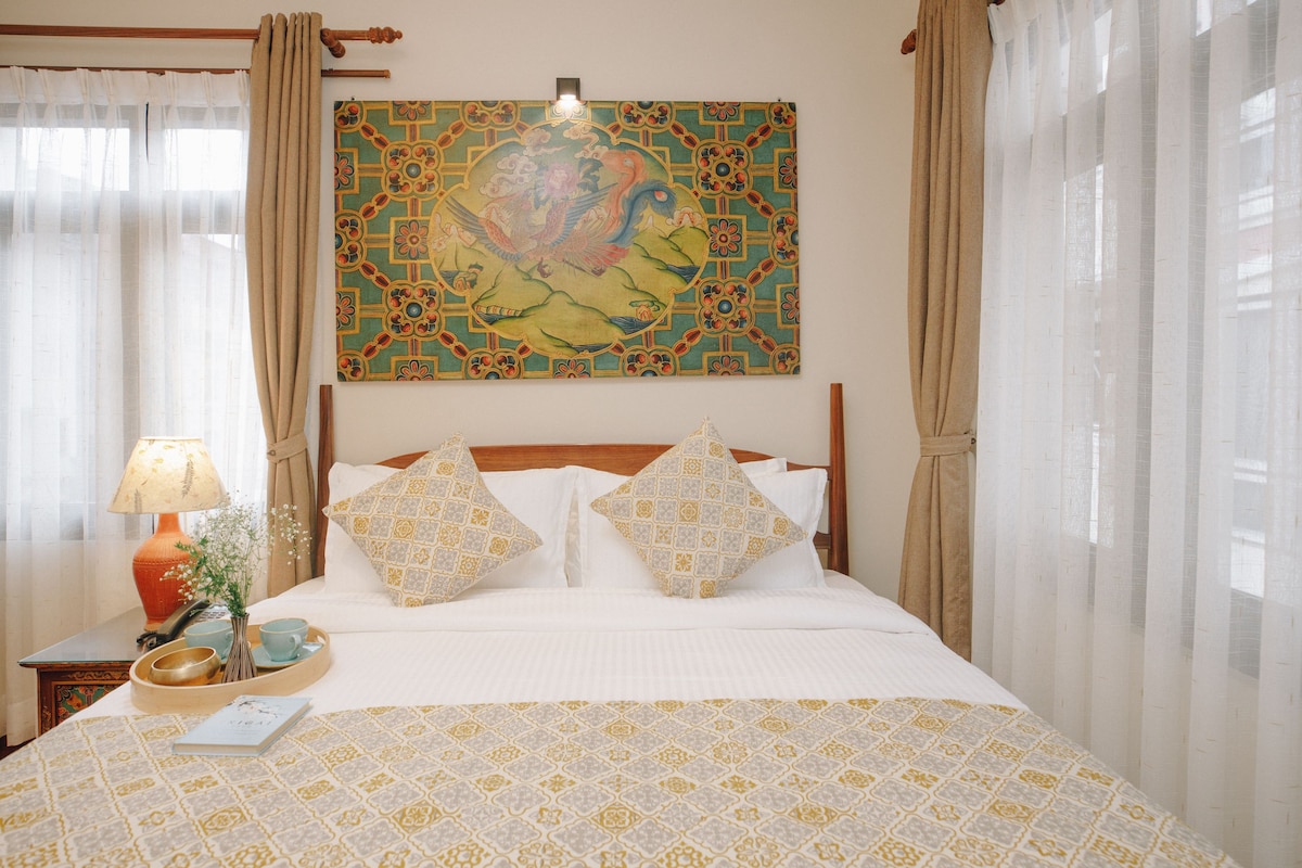 SUPER HOST | Chic Queen Size Bed with Breakfast! — photo