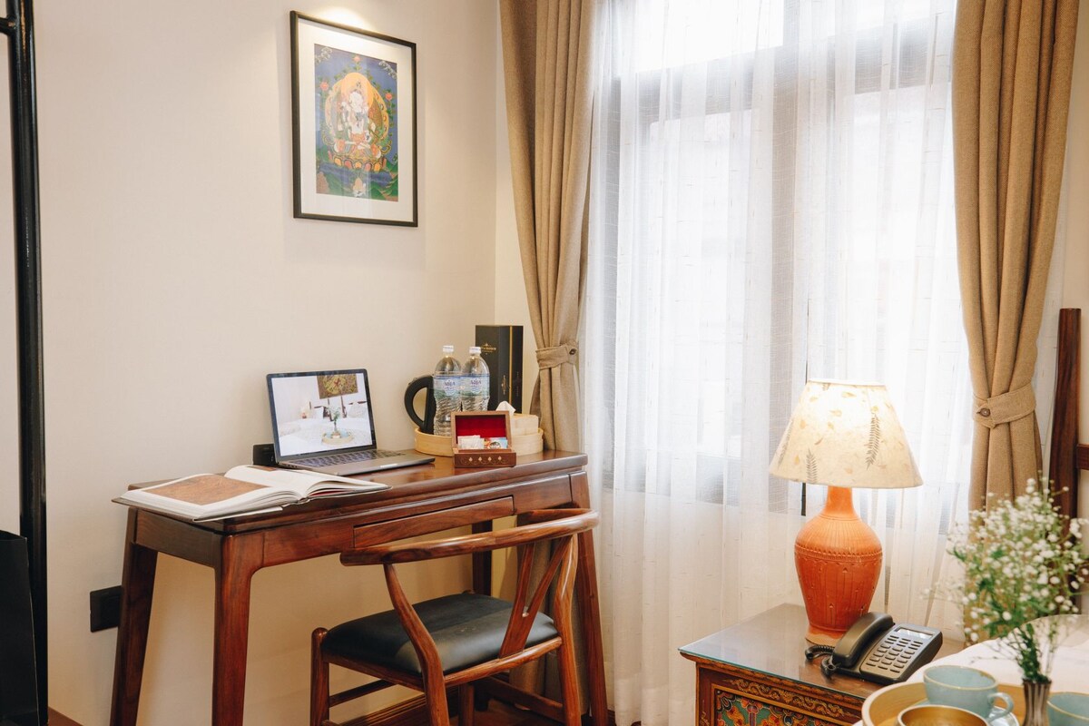 SUPER HOST | Chic Queen Size Bed with Breakfast! — photo